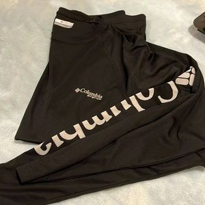 Men’s size small Columbia PFG Omni-shade fishing shirt. Black with grey letters.